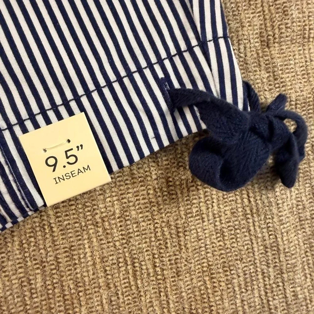 St. John's Bay white and navy vertical striped Bermuda shorts Sz 6P